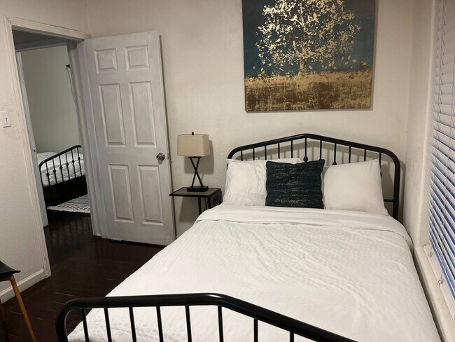 2817 Southmore Blvd unit 1, Houston, TX 77004 - photo 6