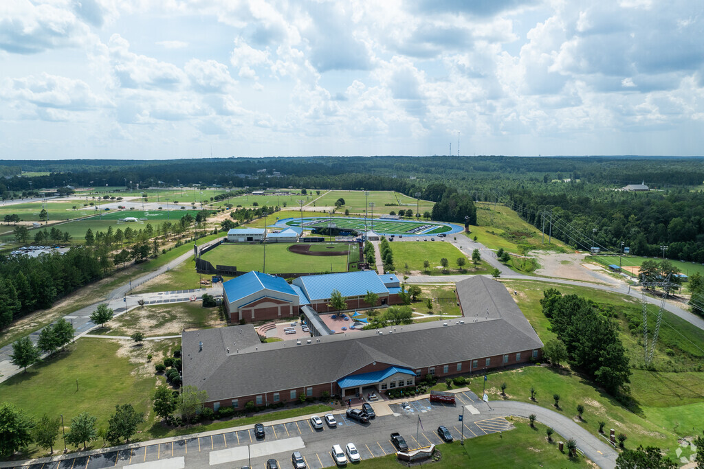 Presbyterian Christian Secondary School has a student to teacher ratio of 11 to 1.