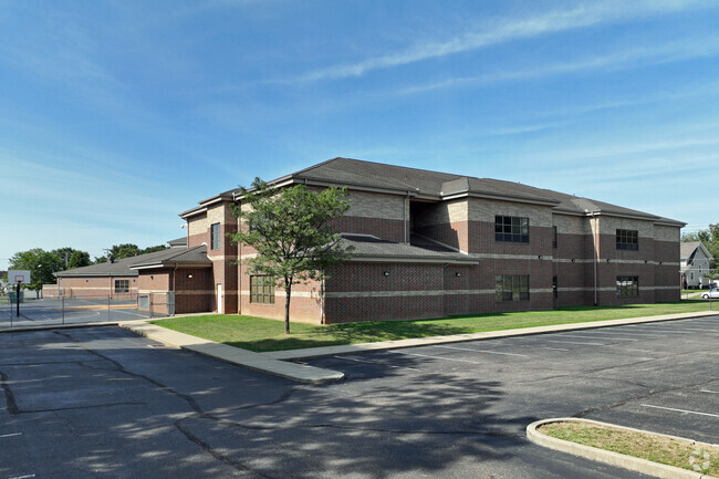 The Fairgrounds's Clarendon Intermediate School offers students extracurricular opportunities.