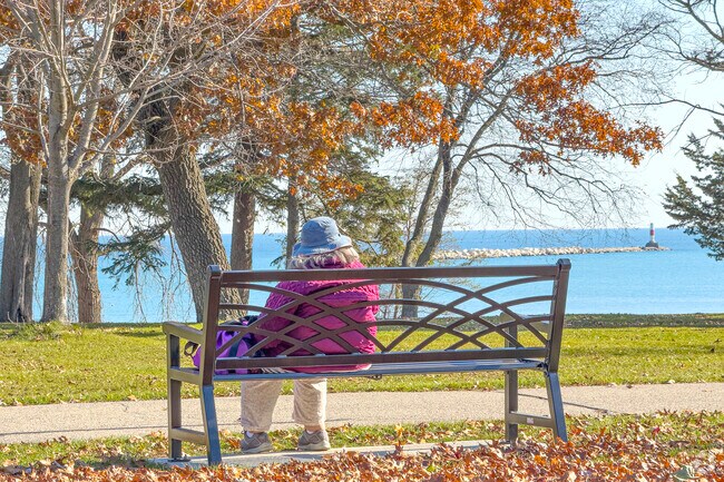 Sit and watch the waves in nature in Harbor Side.