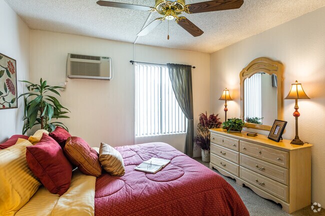 1BR, 1BA - 550SF