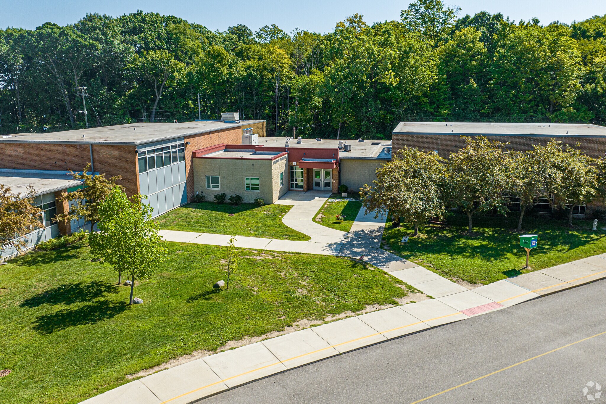 28378 Parkhill St, Farmington Hills, MI 48334