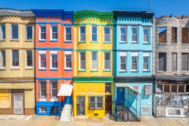 A set of colorful rowhomes overlook the busy North Avenue corridor.