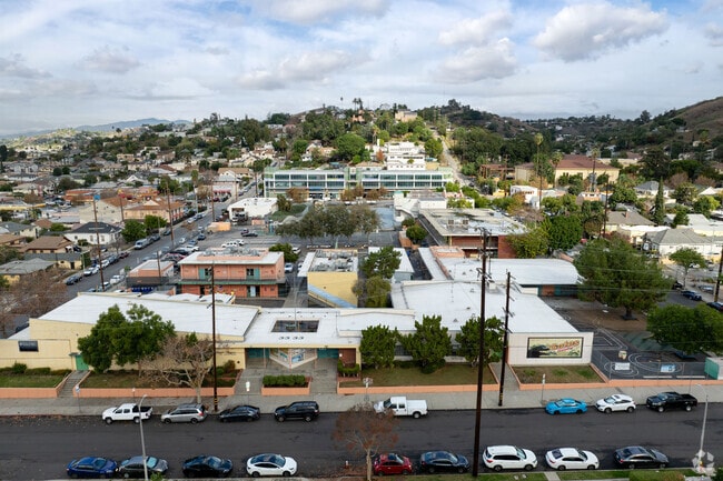 Gates Street Elementary School is located in the Lincoln Heights.