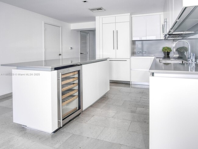 Reach Brickell City Centre unit 4110, Miami, FL 33131 - photo 5