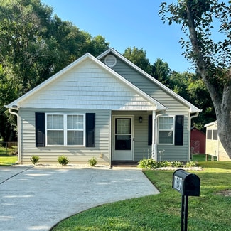 1642 Thompson Dr, Winston-Salem, NC 27127