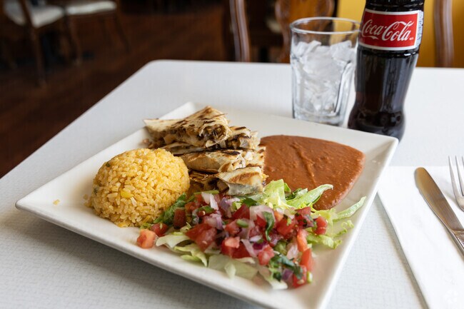 Grande Sunrise Seafood and Mexican Restaurant serves up authentic dishes in Morris Park.