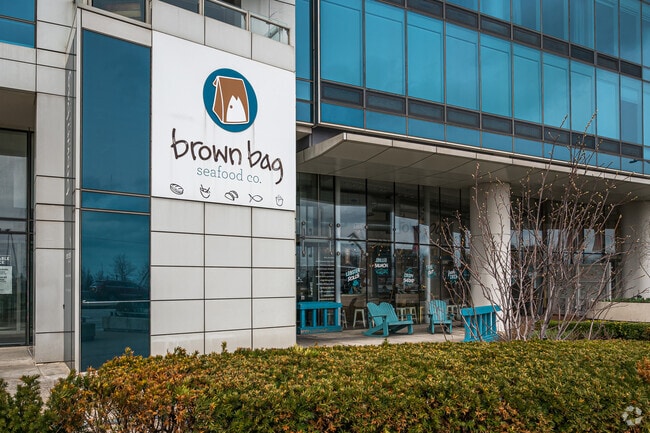 Brown Bag Seafood is fresh seafood prepared quickly; Perfect for lunch in busy New East Side.