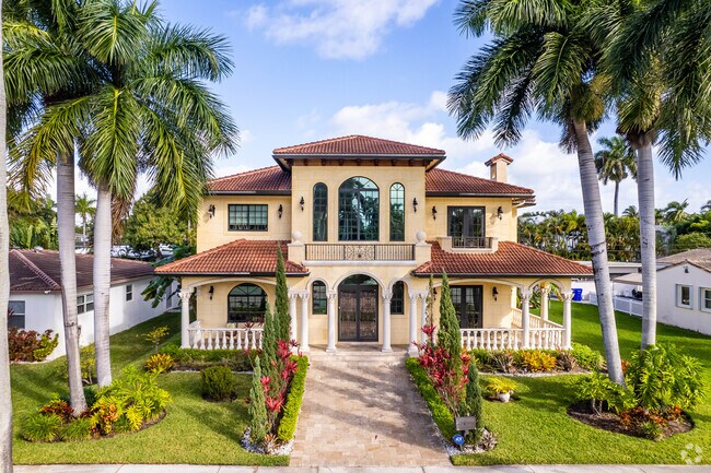 Medditerrean-style homes can be found throughout the Hollywood Lakes neighborhood.