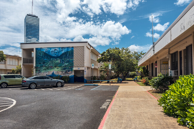 Lunalilo Elementary School is part of the Hawaii State Department of Education.