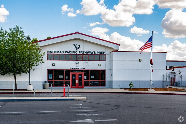 Natomas Pacific Pathways Prep in the Sundance Lake neighborhood offers great courses.