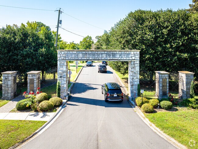 Joseph Bryan Park hiking trails, athletic courts, and gathering spaces.