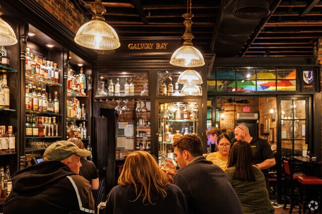 The Galway Bay Pub offers authentic Irish decor and atmosphere in Downtown Annapolis.