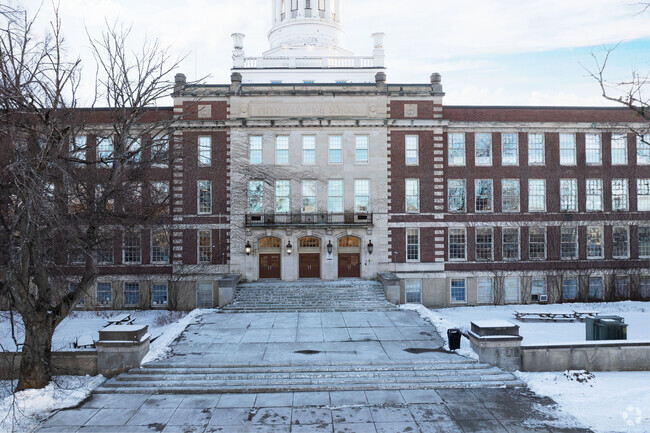 There are 651 students covering grades 9-12 at Pittsfield High School.