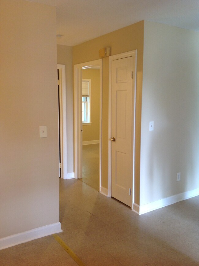 5225 Shattalon Dr unit 1, Winston-Salem, NC 27106 - photo 2