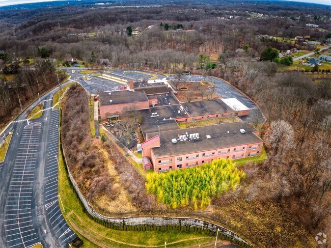 Avonworth Elementary School is a public school for grades 3-6 and is rated A- by Niche.