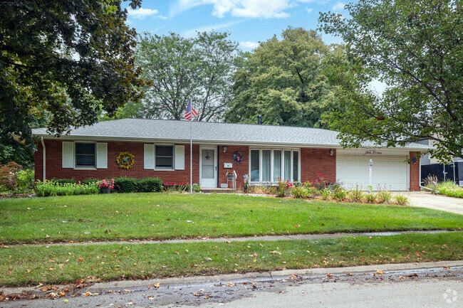 Fairway Knolls residents typically have ranch-style homes.