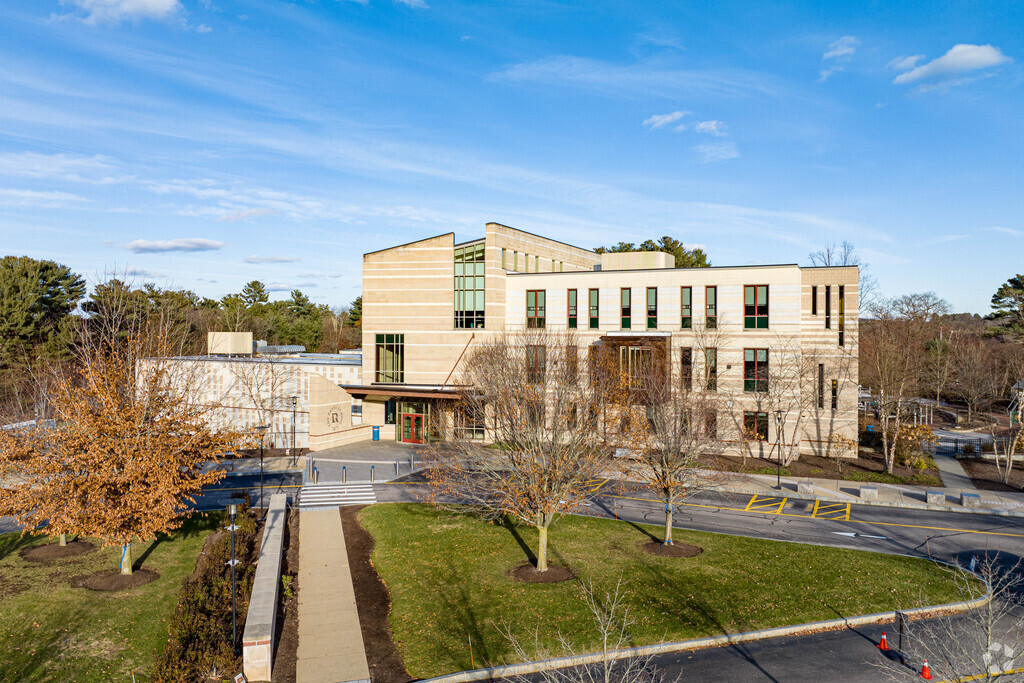 The Rashi School is a private, Jewish school located in Dedham, MA.