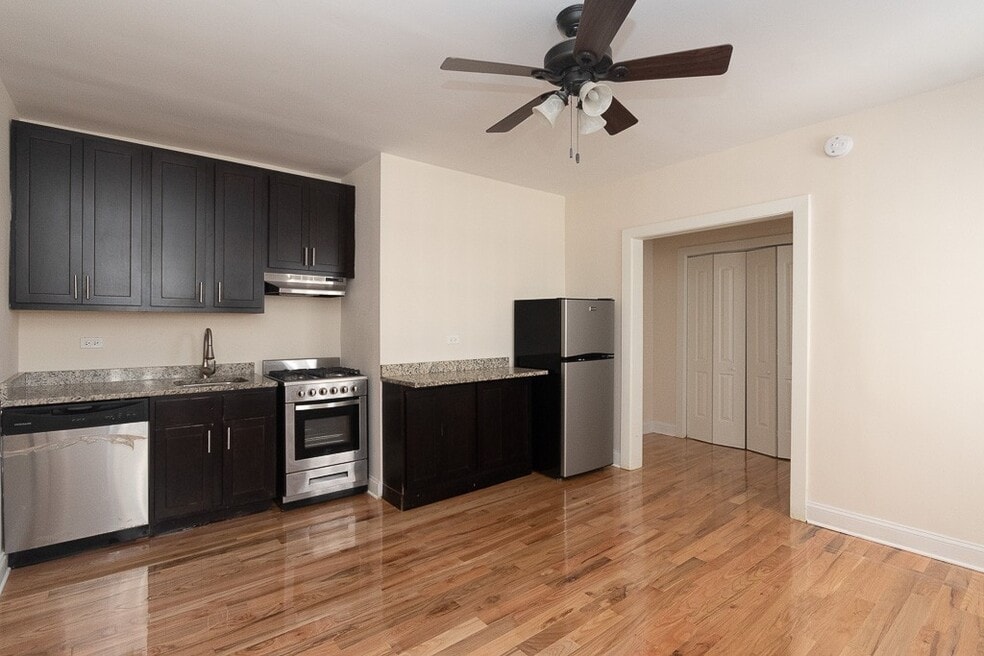 618 W Patterson Ave unit J06P, Chicago, IL 60613 - photo 1