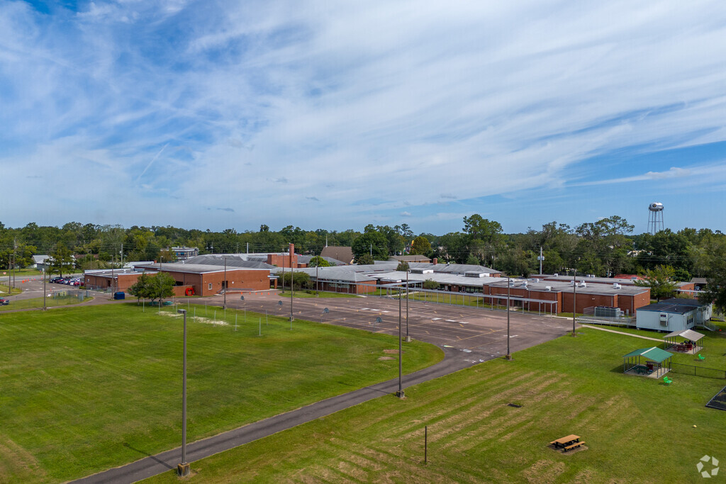 The entrance of the Callahan Elementary School in Jacksonville.