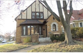 2403 N 63rd St Unit Upper, Wauwatosa, WI 53213