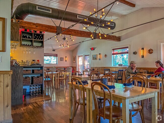 Jobell Cafe & Bistro serves brunch and dinner near Woodcreek, TX.