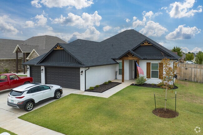 Homes in Harvest Hills West come with two or three car garages.
