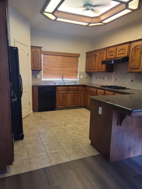 543 Powers Ave, Clovis, CA 93619 - photo 7