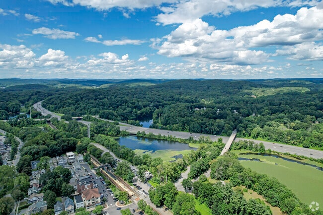 The Cross River community is a beautiful community with a neighborhood feel