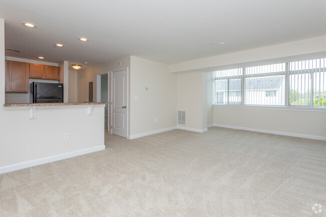 1BR, 1BA - 768 SF