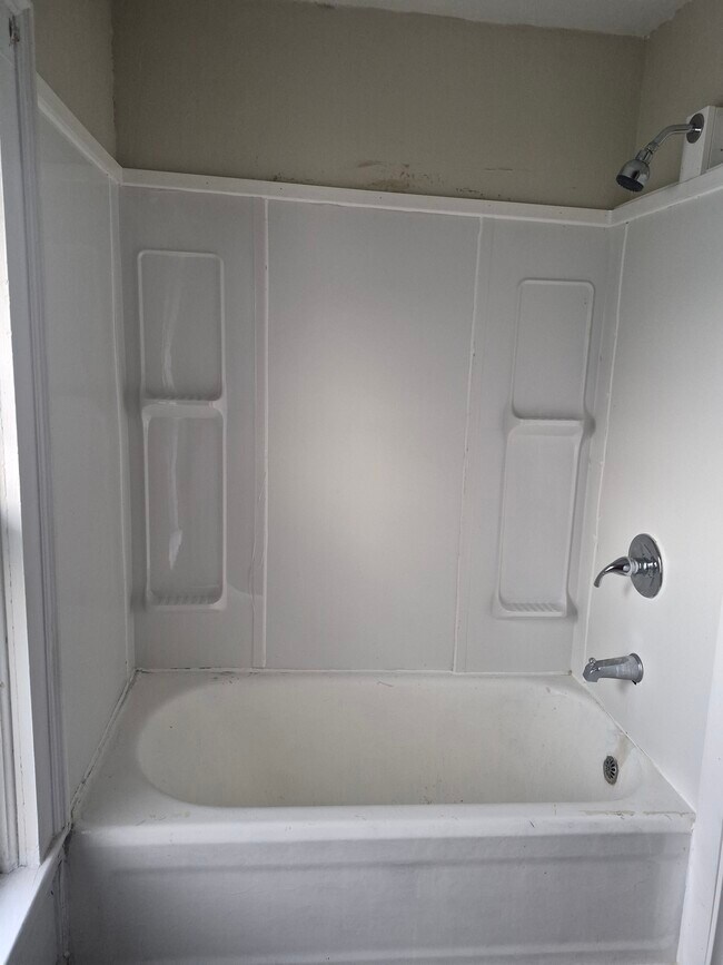 50 Charles St unit Charles Street apt 2, Cortland, NY 13045 - photo 6