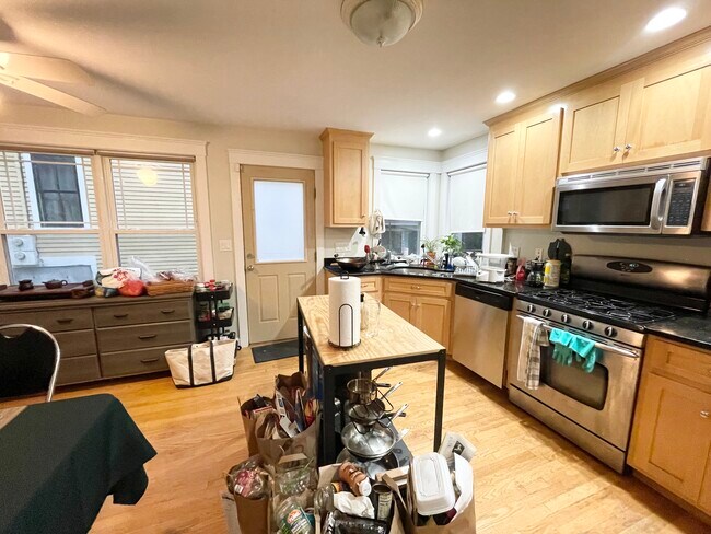 27 Iroquois St unit 1, Roxbury Crossing, MA 02120 - photo 3