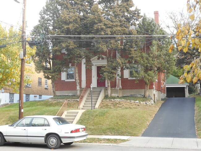 2812 Digby Ave unit 1, Cincinnati, OH 45220 - photo 2