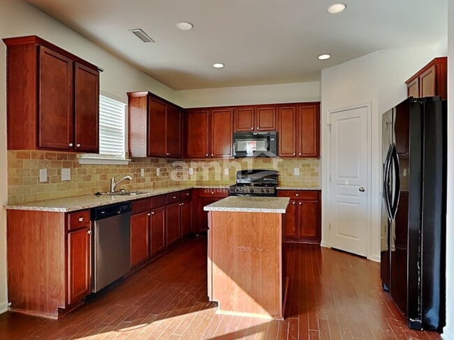 8112 Hovingham Way, Raleigh, NC 27616 - photo 3