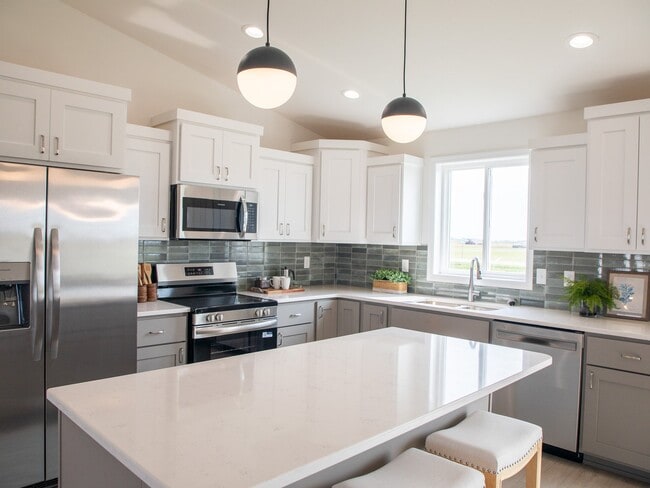 405 Wren Dr, Grand Forks, ND 58201 - photo 6