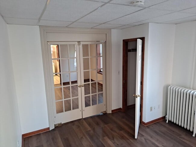 1st Bed closet / french doors