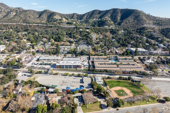Verdugo Woodlands Elementary School serves grades K-6.
