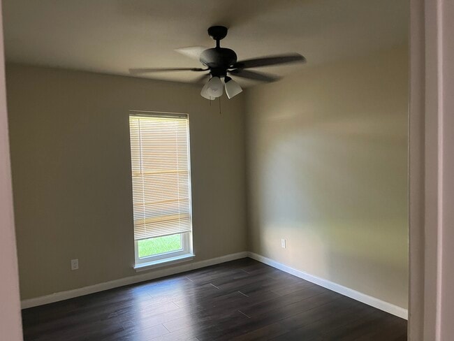 205 N Ormsby St unit 1, Alvin, TX 77511 - photo 5