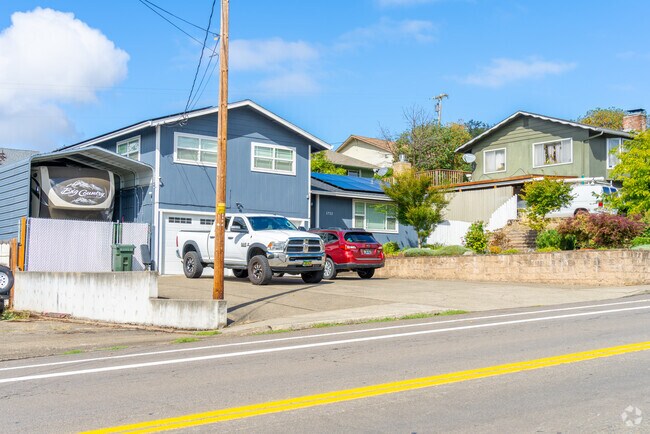 Experience elegance and comfort in the expansive homes of Echo Bend Ranch.