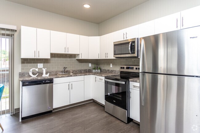 2BR, 1BA - 852-864 SF