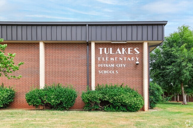 Tulakes Elementary is a great elementary school with dedicated teachers.