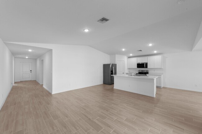 530 Chiquita Blvd N unit 38409677, Cape Coral, FL 33993 - photo 3