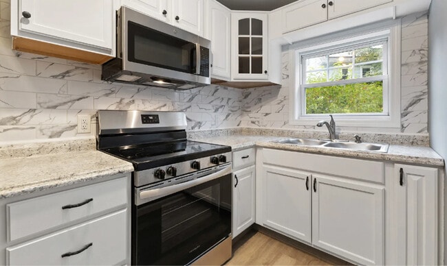 32 Christine St, Torrington, CT 06790 - photo 2