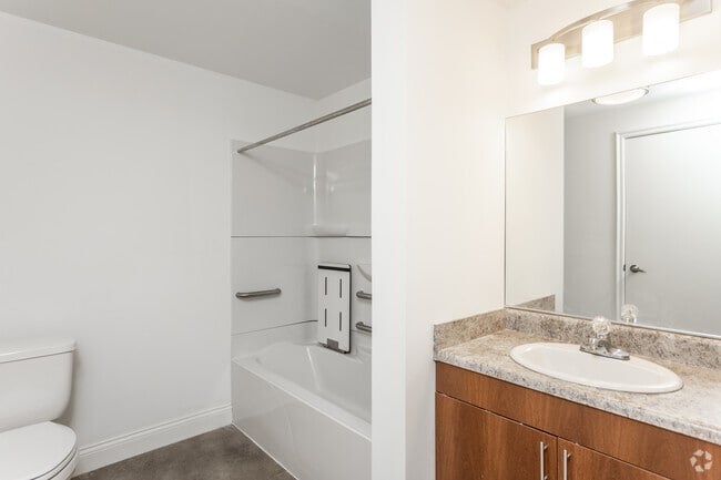 1BR, 1BA - 676 SF