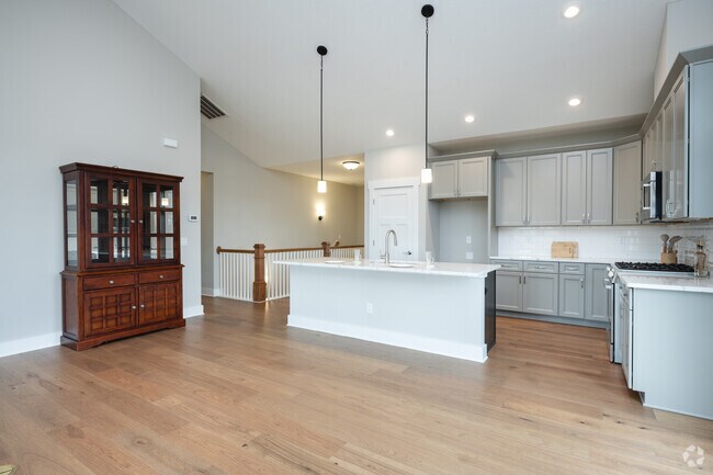 Pinnacle 2 - 4BR, 3BA - 2,896SF