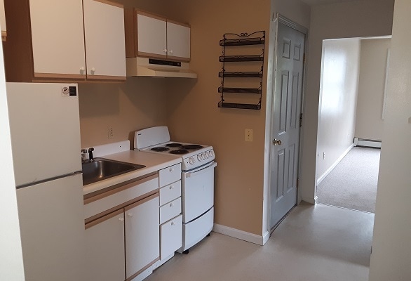 40 Middle St unit 4, Orono, ME 04473 - photo 2