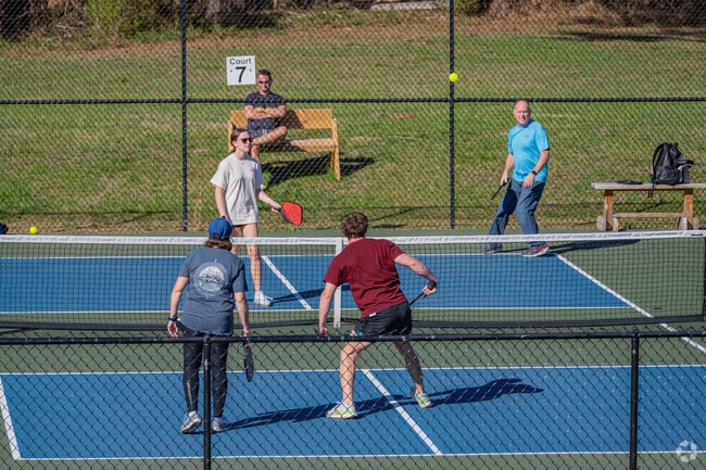 Fisher Park pickleball enthusiasts have numerous parks nearby to play on.