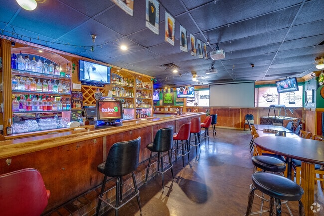 Indulge in traditional Irish cuisine and a lively atmosphere at the Dubliner in Paradise Valley.