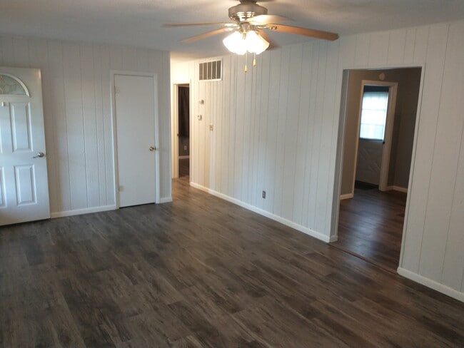 303 W Wernsing Ave, Effingham, IL 62401 - photo 5