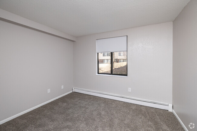 2BR, 1BA - 850SF - Second Bedroom